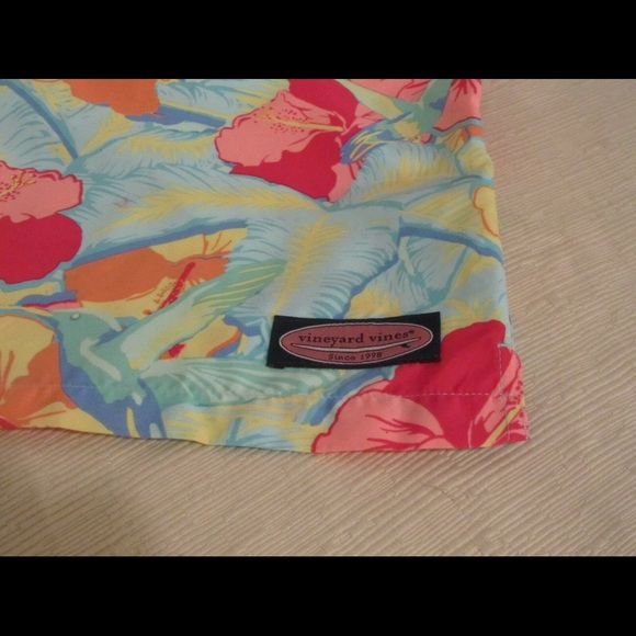 Vineyard Vines Hummingbird Medium (M) Chappy Swim Trunks - Picture 2 of 3
